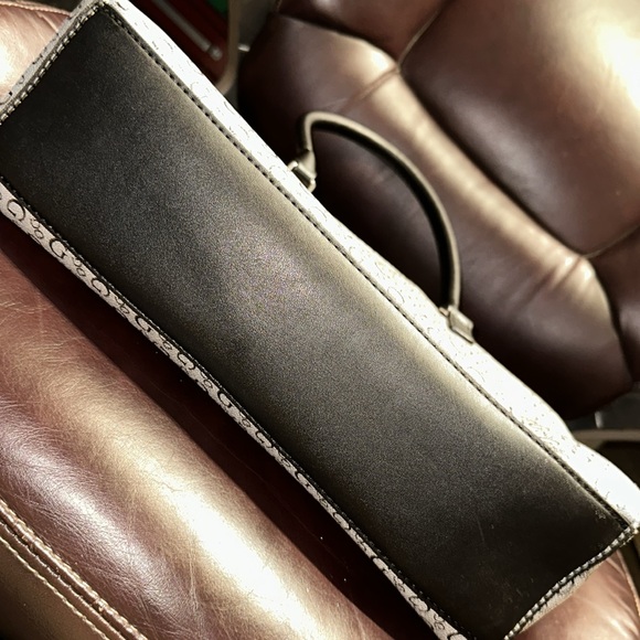 Guess Signature Bag - Picture 7 of 16